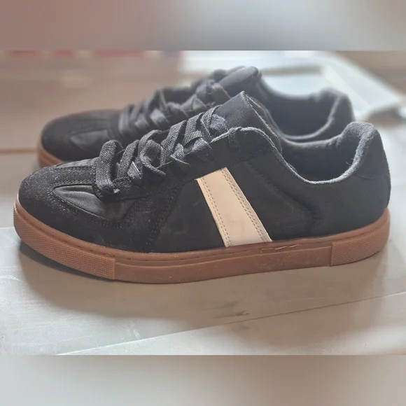 Black Cushionare Shoes - Picture 4 of 8